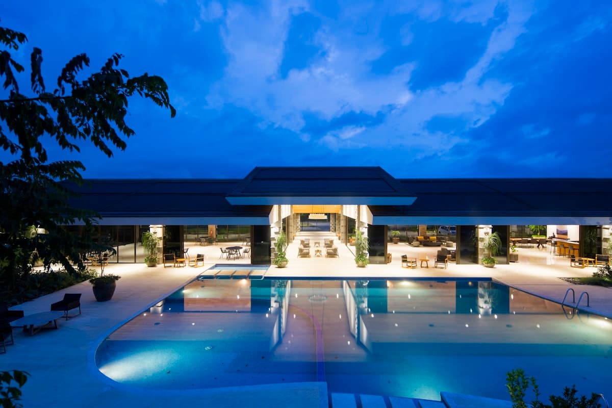Luxury Travel Slide